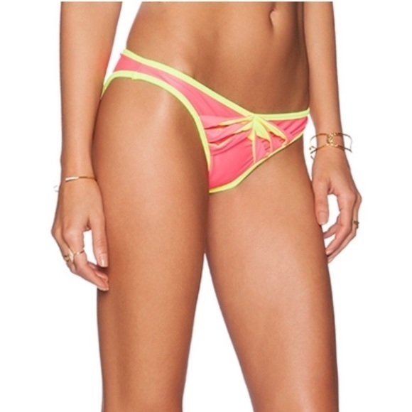 Beach Bunny Lunar Bikini Set size medium - Picture 5 of 16